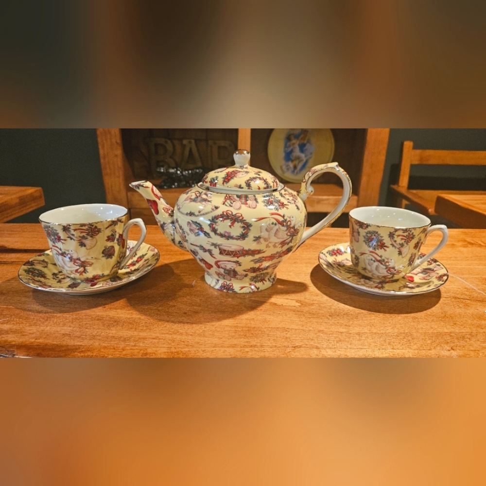 Christmsd Tea Pot Set